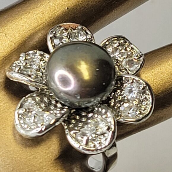 Genuine Grey Pearl and Swaroski Flower Ring Size 5.5 - Picture 2 of 12